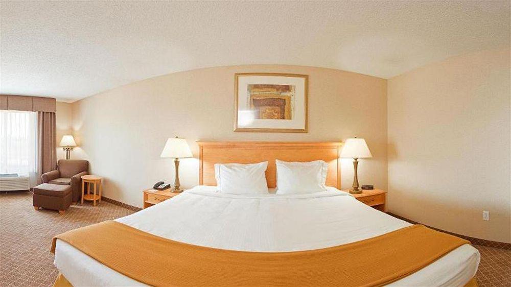 Holiday Inn Express Hotel & Suites Chesterfield - Selfridge Area By Ihg Extérieur photo