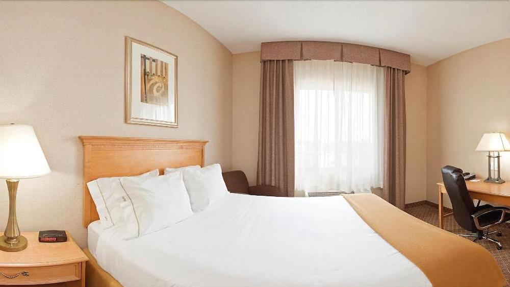 Holiday Inn Express Hotel & Suites Chesterfield - Selfridge Area By Ihg Extérieur photo
