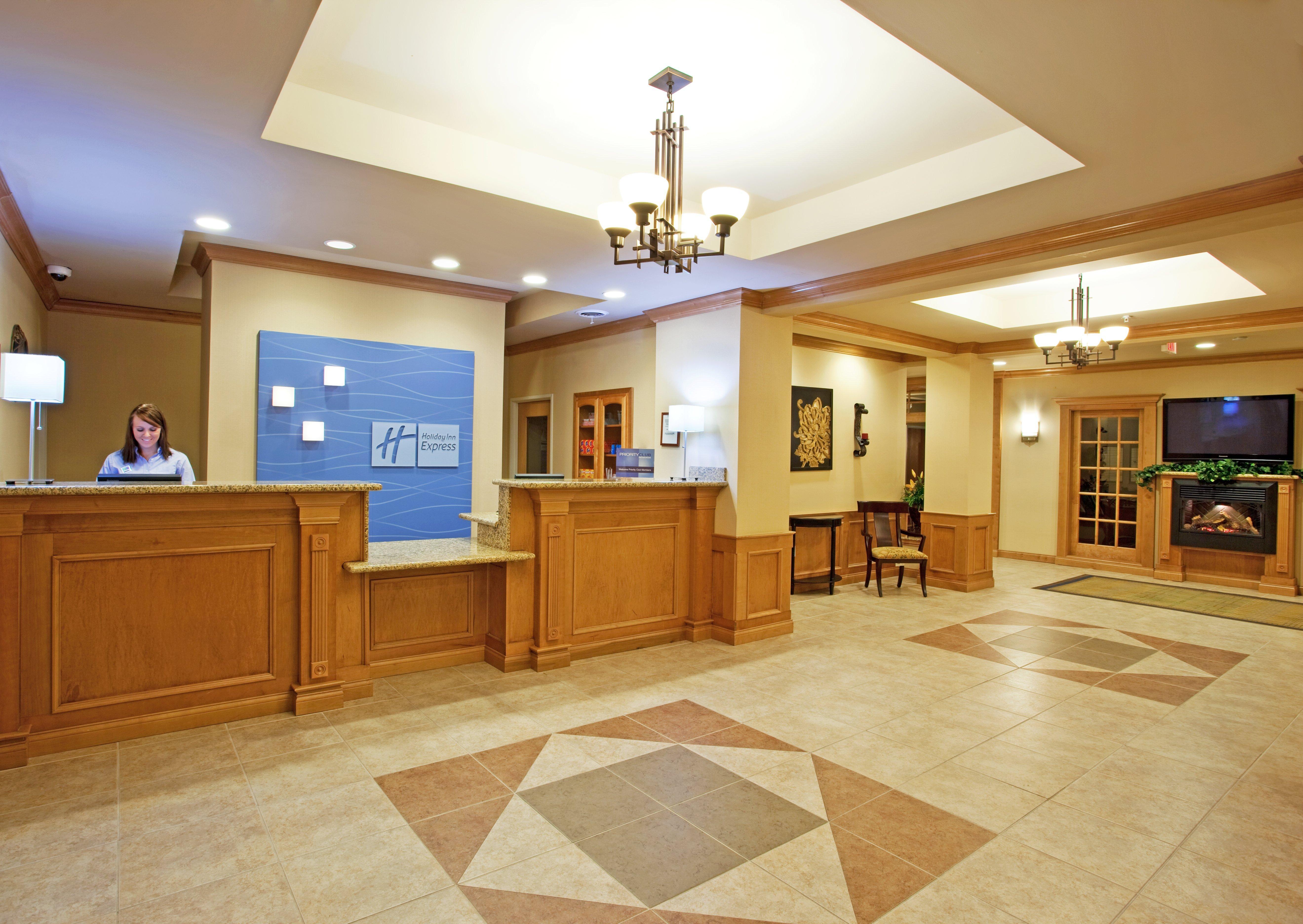 Holiday Inn Express Hotel & Suites Chesterfield - Selfridge Area By Ihg Extérieur photo