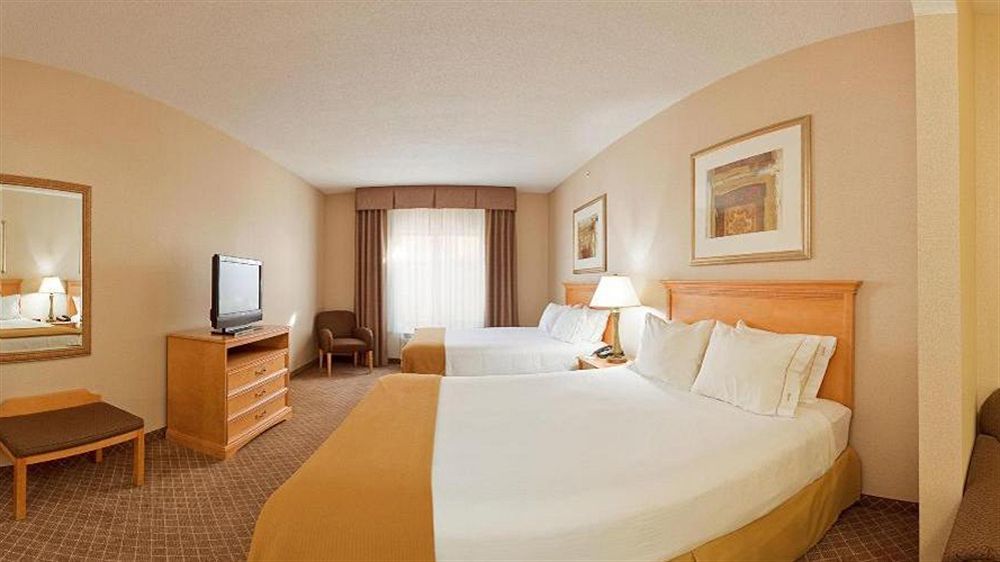 Holiday Inn Express Hotel & Suites Chesterfield - Selfridge Area By Ihg Extérieur photo