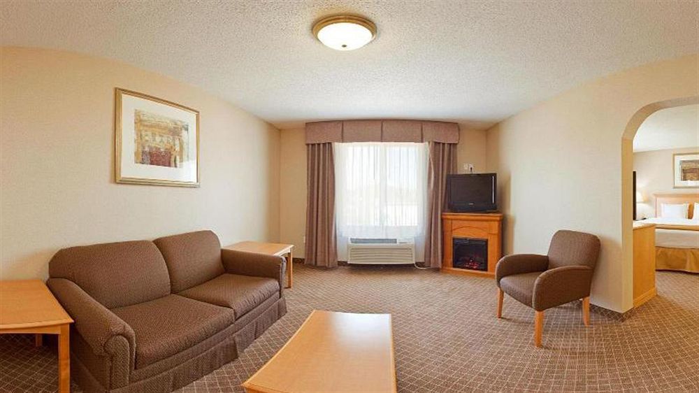 Holiday Inn Express Hotel & Suites Chesterfield - Selfridge Area By Ihg Extérieur photo